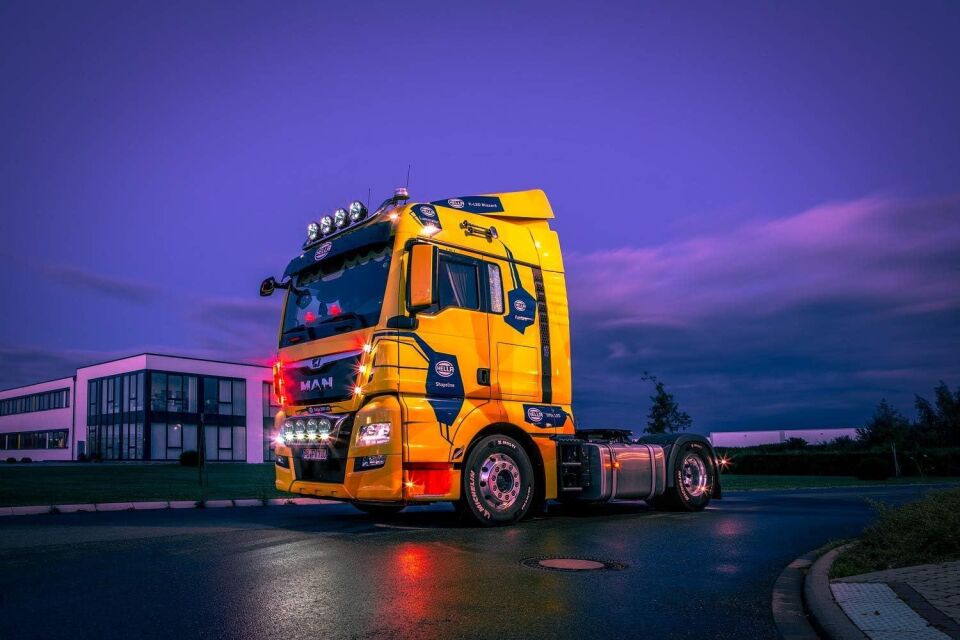 Hella Uzun Hüzme 12/24V H3 Halojen Far 1FD005700-471